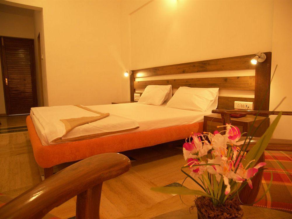 Hotel Sapphire Lonavala Exteriér fotografie